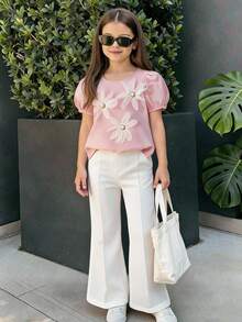 SHEIN 女童夏季短袖兩件套，粉色圓領泡泡袖上衣搭配白色休閒長褲，3D花朵裝飾喇叭褲，時尚百搭休閒慵懶風，適合年輕女孩日常休閒出遊與優雅派對穿著 - 粉色 - 查看 1
