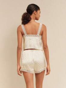 lacRébo Bộ đồ ngủ satin màu kem họa tiết chấm bi gồm áo cami dáng ngắn và quần short đồng bộ phong cách lãng mạn - Màu be - Xem 2