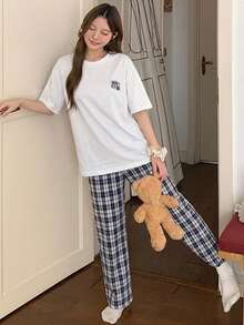 DAZY 2件組女款夏季居家休閒套裝，寬鬆短袖T恤搭配格紋直筒長版睡褲 - 白色 - 查看 6