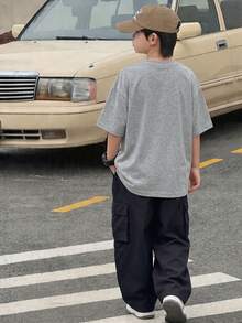 SHEIN Little Byeori 兒童青少年男孩夏季休閒字母印花T恤與工裝長褲套裝 - 灰色 - 查看 3