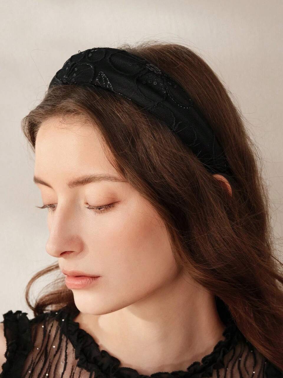 BLACK EMBROIDERED HEADBAND