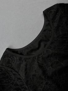 GlowEve 女款圓領蕾絲飾邊短袖襯衫 - 黑色 - 查看 3