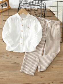 SHEIN 小男孩學院風刺繡Logo立領長袖襯衫/長褲套裝 - 彩色 - 查看 4