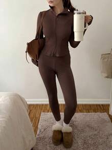 CovetEZ 女款純色長袖拉鍊夾克短版背心與緊身褲運動套裝 - 棕色 - 查看 4