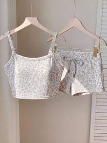 SHEIN EZwear 复古白色豹纹露脐吊带背心短裤套装，夏季穿搭，适合日常通勤、约会、派对、圣诞节、新年、感恩节、婚礼、海滩、毕业典礼等场合，时尚优雅，休闲舒适，适合外出、约会、预订、通勤、闪亮、情人节、度假、休闲、Y2K、外出、毕业典礼等场合。 - 彩色 - 查看 6