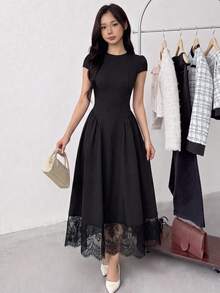 SHEIN 青少年女孩春夏針織黑色圓領短袖蕾絲下擺長洋裝，適合休閒度假、海灘度假、日常休閒穿著 - 黑色 - 查看 4