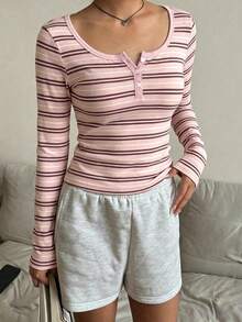 CovetEZ 女款休閒粉色條紋修身T恤，美式復古條紋，女款秋冬服飾，街頭風，適合日常通勤、約會、聚會，秋冬、夏季、聖誕節、新年、感恩節、派對、婚禮、海灘、畢業典禮，優雅休閒外出穿搭 - 彩色 - 查看 5
