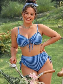 SHEIN Swim 2026春夏新款大尺碼女款條紋甜美風抹胸綁帶上衣配抽繩三角比基尼泳褲，女性化海灘與泳池泳裝套裝 - 藍色 - 查看 5