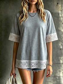 SHEIN Holidaya Camiseta casual de verano para mujer con cuello redondo, ajuste holgado, de algodón gris con ribete de encaje floral de ganchillo en mangas y bajo, elegante top de manga corta con patchwork calado para uso diario & vacaciones - Gris - Ver 3