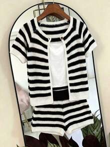Franclia Conjunto de cárdigan de cuello redondo a rayas y pantalones cortos, diseño entallado - Blanco y Negro - Ver 3