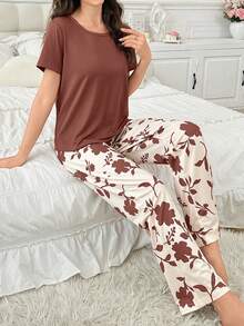 SHEIN 女款對比色休閒印花短袖上衣與長褲睡衣套裝 - 紅木色 - 查看 6