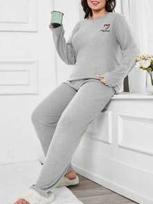SHEIN Cottnline 2Pcs Plus Cotton Heart Embroidery Detail Long Sleeve Shirt And Long Bottoms PJ Set - Light Grey - View 3
