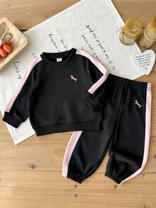 SHEIN Vintaside Kids 2件組女嬰2026秋冬新款黑色百搭休閒可愛動物圖案刺繡長袖衛衣套頭衫與運動長褲套裝，時尚百搭寬鬆休閒極簡運動風，適合日常休閒舒適穿著與戶外玩耍 - 黑色 - 查看 3