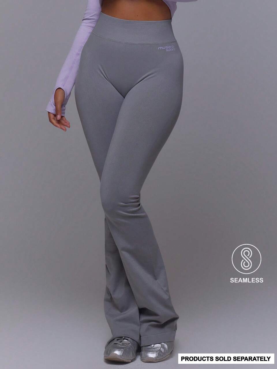 Legging Flare Ajustada de Cintura Alta com Logo Esportivo Cinza, Apenas para Pilates, Fitness, Casual Diário e Uso Cotidiano Void
