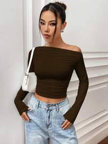Flirla 女式纯色斜肩长袖褶饰短款修身T恤 - 咖啡棕 - 查看 6