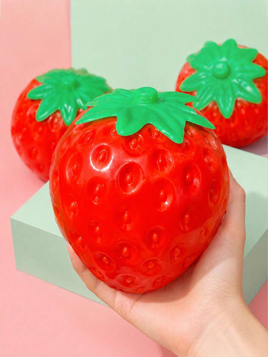 MINKOJA MINKOJA Fraise à presser - Bloc de fraise géant extra large , Cadeaux blagues amusants pour adultes , Balle anti-stress géante de 4,25 pouces , Jouet sensoriel anti-stress pour adultes - Sunny Days Entertainment,,Remplissage de sacs cadeaux, Remplissage de piñatas, Prix de classe, Jouets pour anniversaires & remises de diplômes