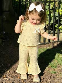 SHEIN Vintaside Kids 嬰兒女童休閒針織條紋花卉短袖上衣與喇叭長褲 T-shirt 套裝，舒適夏季休閒日常穿搭 - 黃色 - 查看 7