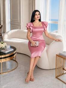 SHEIN Lady Gaun Wanita Ukuran Besar Warna Polos Leher Persegi Lengan Berkerut Pas Badan Elegan Menonjolkan Bentuk Tubuh Gaun Formal Pernikahan Musim Panas Warna Pink - Dusty Pink - View 5