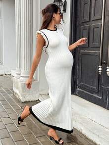 SHEIN Vestido de punto ajustado de maternidad con bloques de color, cuello redondo y mangas cortas con volantes - Blanco y Negro - Ver 3
