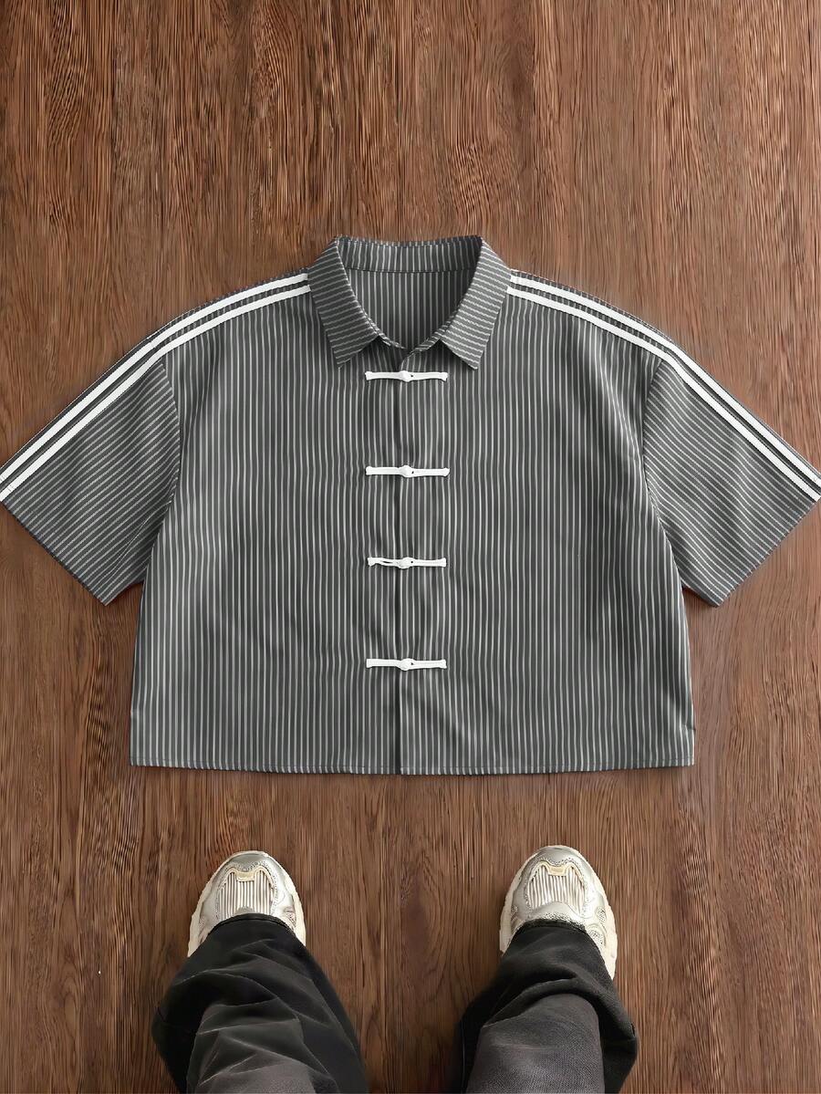 EASEVO Camisa de manga corta con botones delanteros y patrón de rayas de colores contrastantes para hombres de talla grande - Blanco y Negro - Ver 1