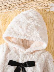 SHEIN Playful Pals 2件組女嬰Y2K親子套裝街頭風蝴蝶結羊羔絨長袖連帽衛衣與內搭褲開學季冬季服飾米白色黑色 - 黑與白 - 查看 7
