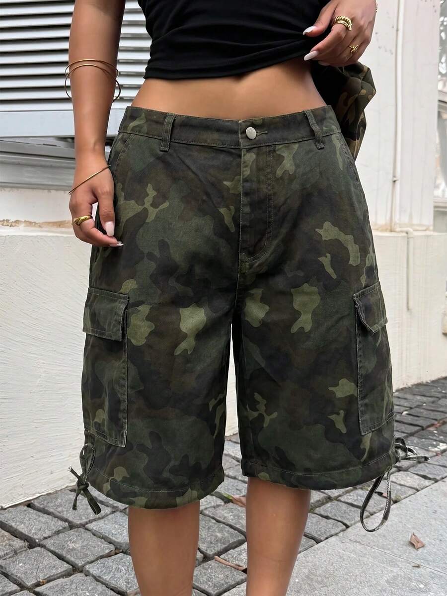 SHEIN ICON 大尺碼時尚迷彩印花鈕扣口袋牛仔短褲 - 軍綠色 - 查看 1