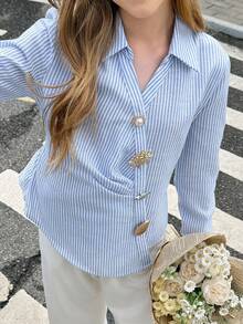 SHEIN Tween女孩休閒優雅長袖藍白條紋開衩襯衫上衣，寬鬆休閒極簡舒適日常學院風修身梭織條紋金屬鈕扣前開襟不對稱下擺抓褶上衣，返校季，女孩服飾，青少年女孩服飾，Tween女孩服飾，女孩服飾 - 藍色 - 查看 12