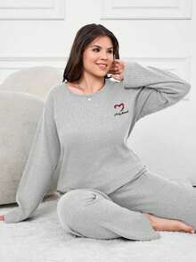 SHEIN Cottnline 2Pcs Plus Cotton Heart Embroidery Detail Long Sleeve Shirt And Long Bottoms PJ Set - Light Grey - View 1