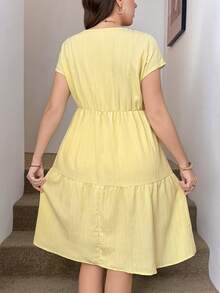 SHEIN LUNE Plus Size French Style Solid Color Round Neck Pleated Dress For Vacation And Daily Wear - Yellow - View 3