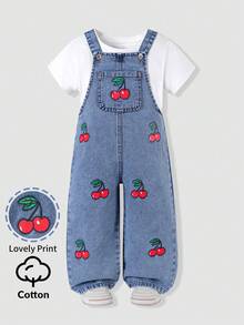 SHEIN Genkimix Kids 女童時尚百搭款幼兒牛仔吊帶褲，復古中藍色牛仔布，櫻桃印花可愛俏皮，寬鬆直筒版型，適合日常外出、上學、通勤，四季可穿，可調節肩帶 - 中等水洗藍 - 查看 5