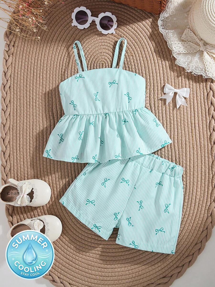 SHEIN Vintaside Kids 这款女童夏季粉白条纹露背吊带短裙套装,甜美俏皮,充满度假风情;采用梭织面料,版型合身。整套服装印满粉色小蝴蝶结和条纹图案,裙摆饰有荷叶边,活泼优雅。适合日常出行、上学、海滩度假、参加派对活动以及休闲放松等各种场合。 - 綠色 - 查看 1