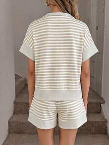 SHEIN LUNE 女款休閒夏季度假通勤沙灘旅行外出穿搭條紋短袖T恤與短褲兩件套 - 卡其色 - 查看 3