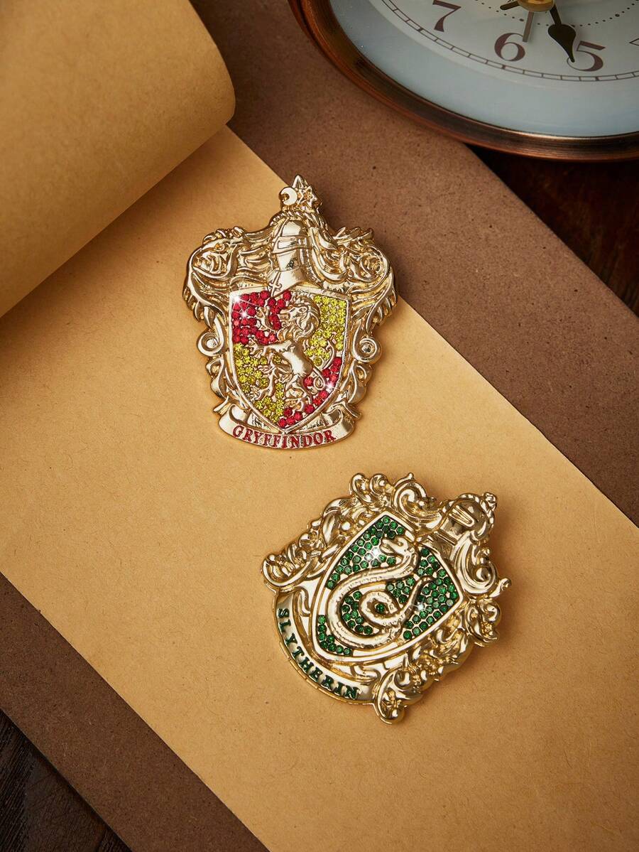 HARRY POTTER X SHEIN 水鑽鋅合金別針，霍格華茲包包胸針，適合作為禮物、收藏品、紀念品 - 彩色 - 查看 1