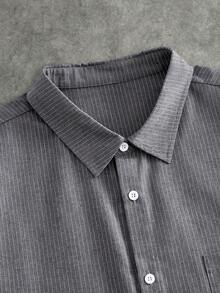 EASEVO Camisa de rayas con bolsillo con parche bordado para hombre de talla grande - Gris - Ver 5