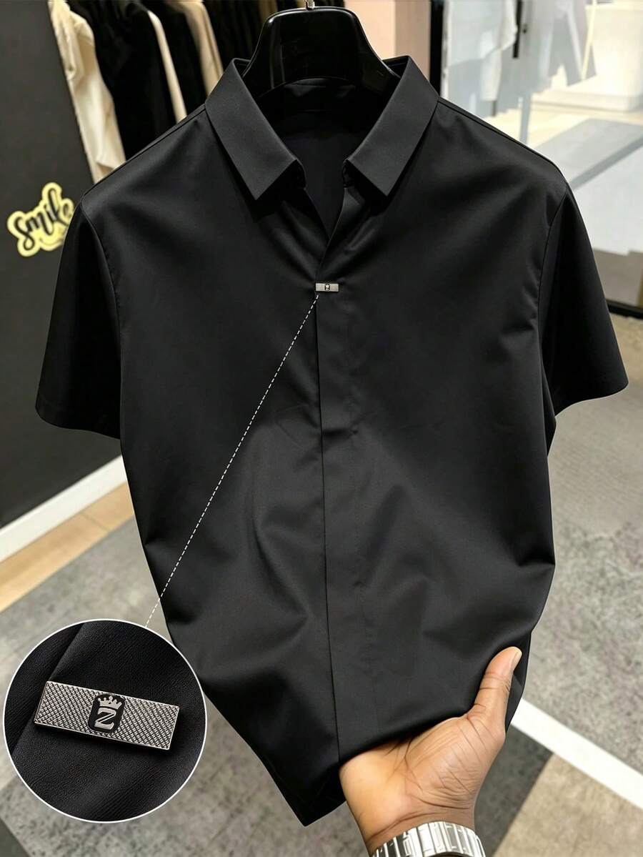 Manfinity Homme 男士休閒酷感夏季黑色短袖 Polo 衫,無縫貼合設計,適合通勤穿著 - 黑色 - 查看 1