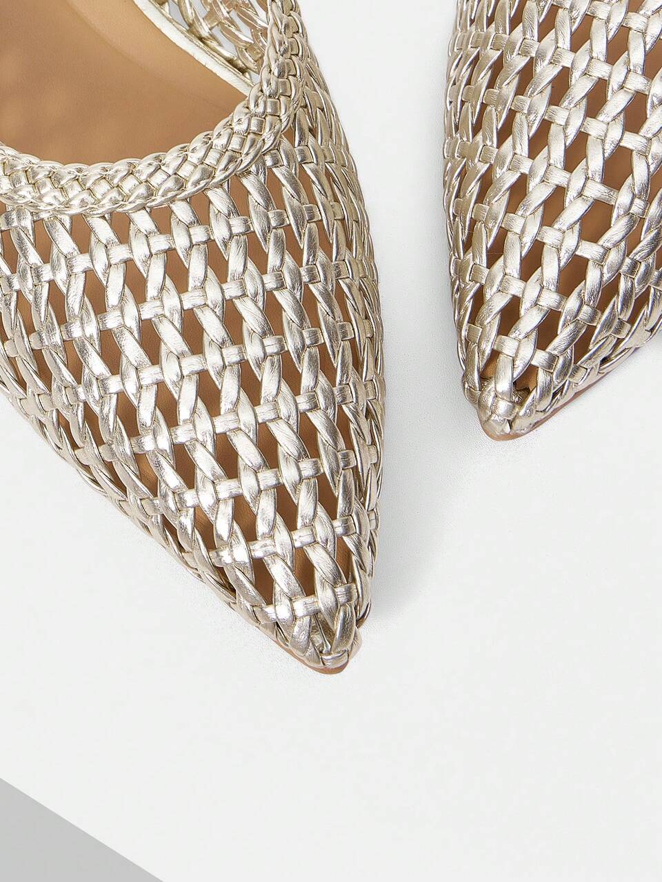 LADIES' NEW EUROPEAN AND AMERICAN FASHION WOVEN HOLLOW POINTED BACK WITH FLAT SANDALS, VERSATILE, CASUAL, COMFORTABLE AND ELEGANT HOLIDAY STYLE