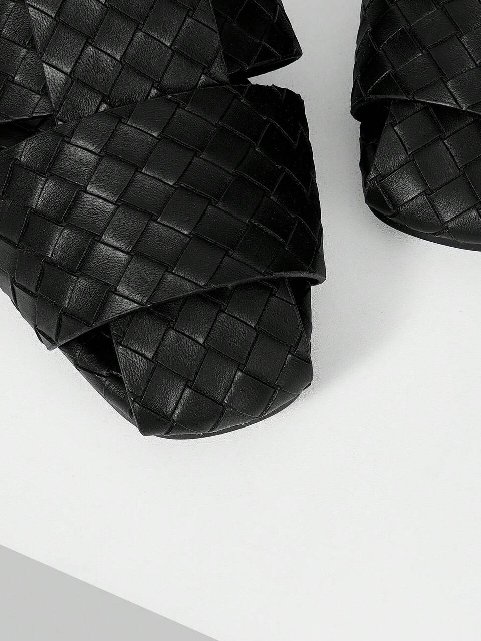 BLACK LEATHER ROUND TOE CASUAL SIMPLE COMMUTER WOMEN'S FLAT SANDALS
