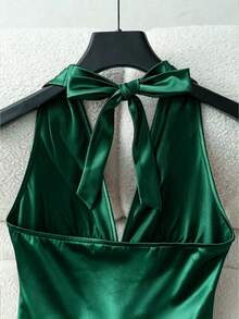 SHEIN LUNE New Sexy V-Neck Cross Neckline Tie Sleeveless Shiny Fabric Elegant Commute Wear Young Versatile Daily Slim Fit Women's Mini Dress, Satin, Dark Green - Dark Green - View 3