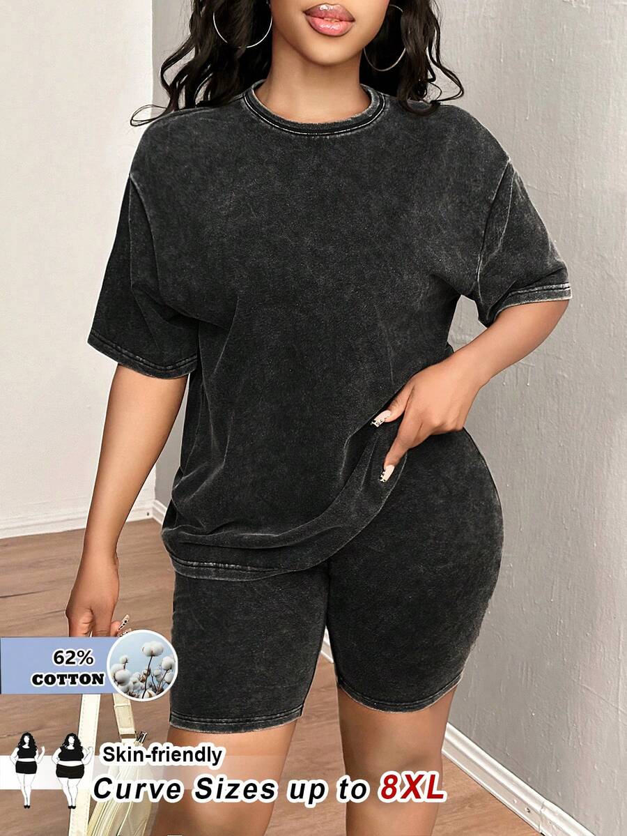 SHEIN CURVE+ 2件組休閒柔軟極簡深綠色圖案大尺碼女款短袖T恤與短褲套裝,適合夏季戶外居家健身穿著 - 黑色 - 查看 1