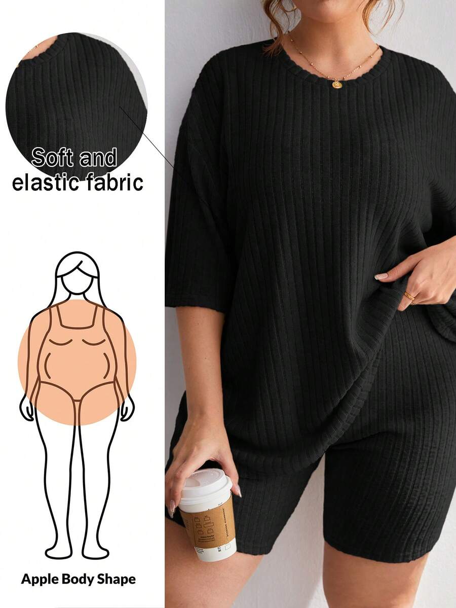 SHEIN Essnce Set de 2 piezas de top y shorts de punto acanalado de unicolor y cuello redondo para tallas grandes - Negro - Ver 1