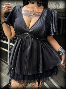 Whyspr Kemeja Lengan Pendek Bergaris Model A-Line Berkerah V Dalam Gaya Punk Gelap Ukuran Plus - Hitam - View 1