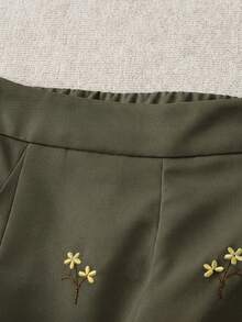 Modelyn 女款休閒百搭日常旅行長褲，花卉刺繡圖案附口袋 - 軍綠色 - 查看 3