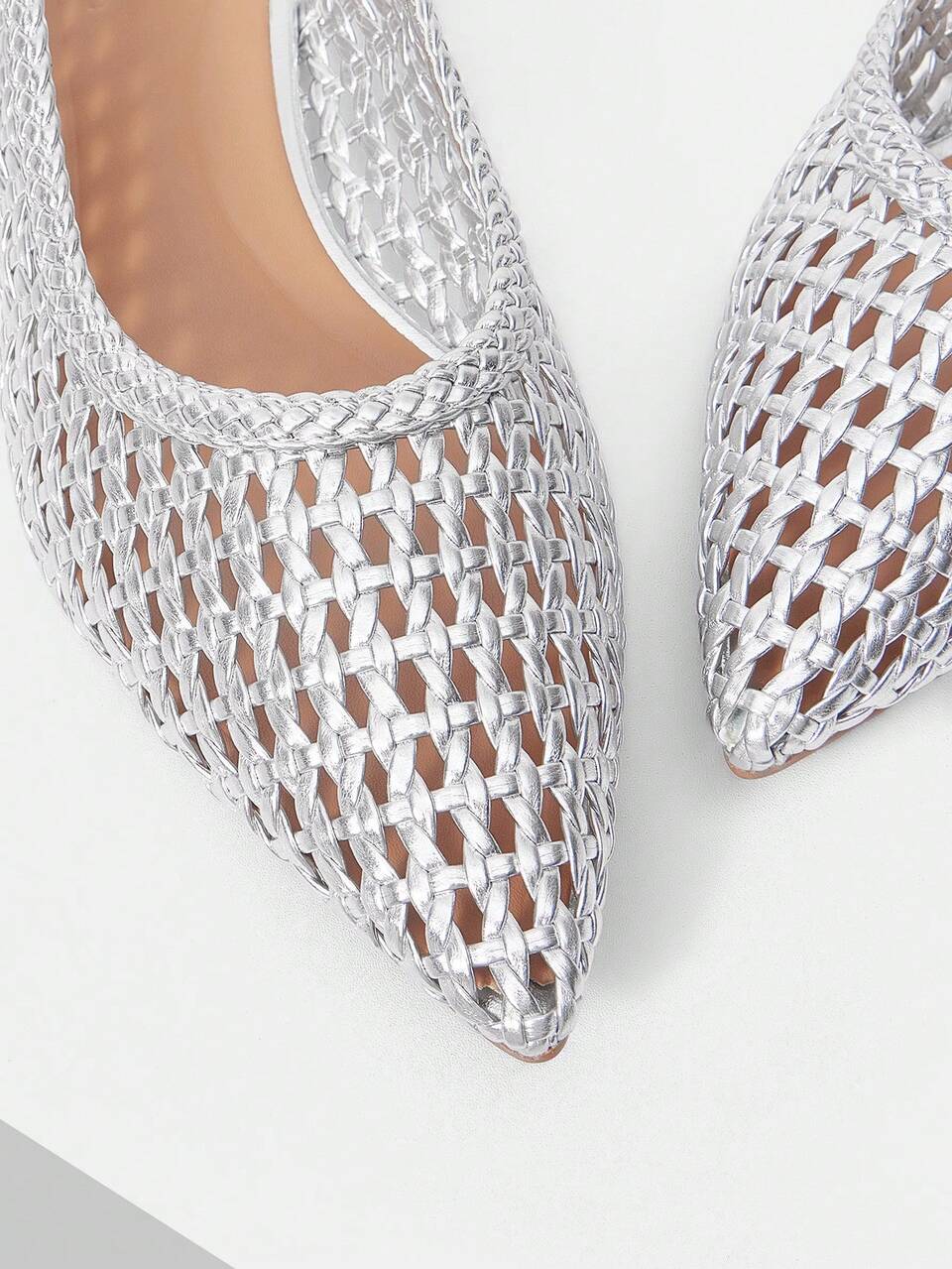 LADIES' NEW EUROPEAN AND AMERICAN FASHION WOVEN HOLLOW POINTED BACK WITH FLAT SANDALS, VERSATILE, CASUAL, COMFORTABLE AND ELEGANT HOLIDAY STYLE