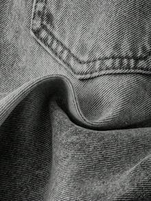 SHEIN Pantalones cortos de mezclilla casuales para niños y jóvenes con bolsillos, botones y estampado de araña con letras - Lavado ligero - Ver 7
