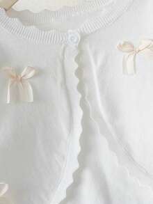 SHEIN 女童白色短版針織開襟衫，蕾絲飾邊、圓領、長袖、蝴蝶結裝飾，百搭春秋輕便披肩式針織外套 - 白色 - 查看 4