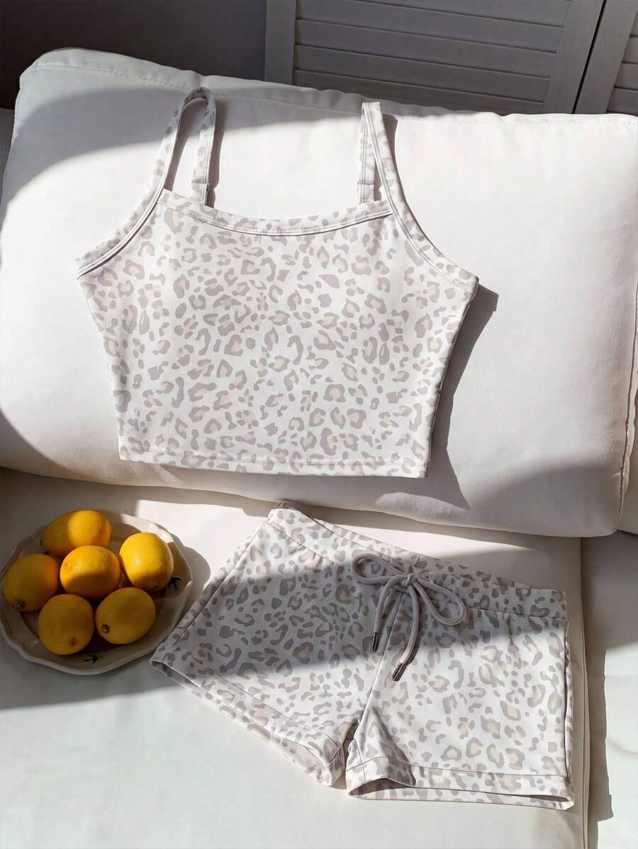 SHEIN EZwear 复古白色豹纹露脐吊带背心短裤套装,夏季穿搭,适合日常通勤、约会、派对、圣诞节、新年、感恩节、婚礼、海滩、毕业典礼等场合,时尚优雅,休闲舒适,适合外出、约会、预订、通勤、闪亮、情人节、度假、休闲、Y2K、外出、毕业典礼等场合。 - 彩色 - 查看 1