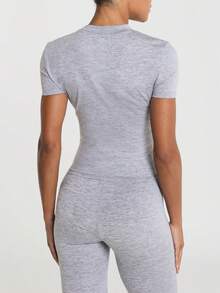 11SKNDS Camiseta Ajustada de Manga Curta com Gola Redonda Sem Costura, Textura Mesclada, Silhueta Ajustada, Tecido Macio e Elástico, Essencial Casual do Dia a Dia - Cinza - Visão 2