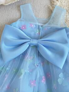SHEIN Glamorique Kids 嬰兒女童無袖公主洋裝，柔軟藍色薄紗搭配彩色3D花朵刺繡，背部可拆卸大蝴蝶結，適合寶寶週歲生日派對、生日慶祝、婚禮花童、家庭聚會、正式場合、日常出遊、拍照、度假、畢業舞會 - 藍色 - 查看 6