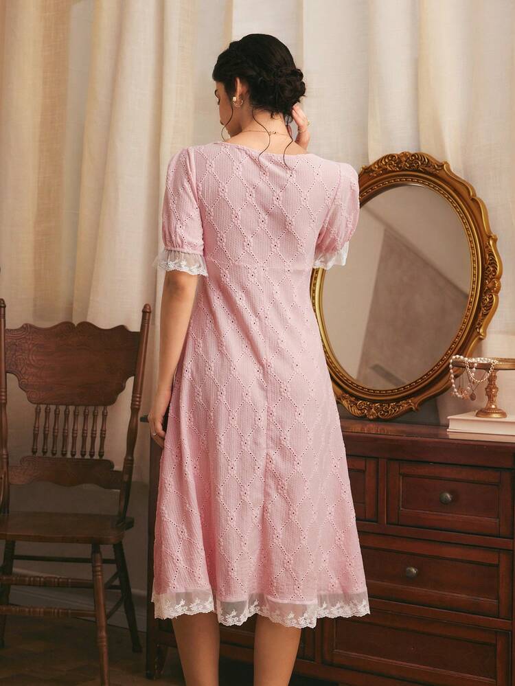 Côtesoire 法式優雅浪漫花卉鏤空提花針織蕾絲拼接舒適女款睡裙 - 粉色 - 查看 4