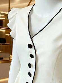 SHEIN PETITE Elegant And Stylish Women's Blouse, White Base With Black Piping, Fitted Waist, Black And White Color Blocking Design, Long Sleeves, Suitable For Everyday Wear, Dates, And Commuting. Elegant Women's Blouse, White Women's Blouse, Women's Shirt, Women's Party Blouse Petite - Black and White - View 5